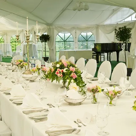 Gut Altholz Und Restaurant Hutter Szálloda 3*