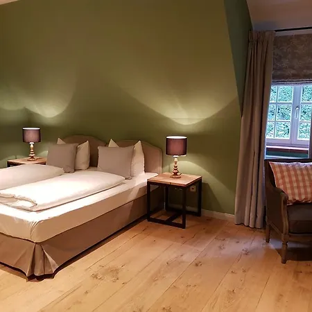 Отель Gut Altholz Und Restaurant Hutter Платлинг